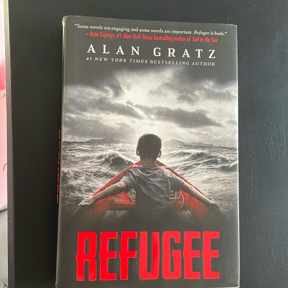 Refugee book by Alan Gratz